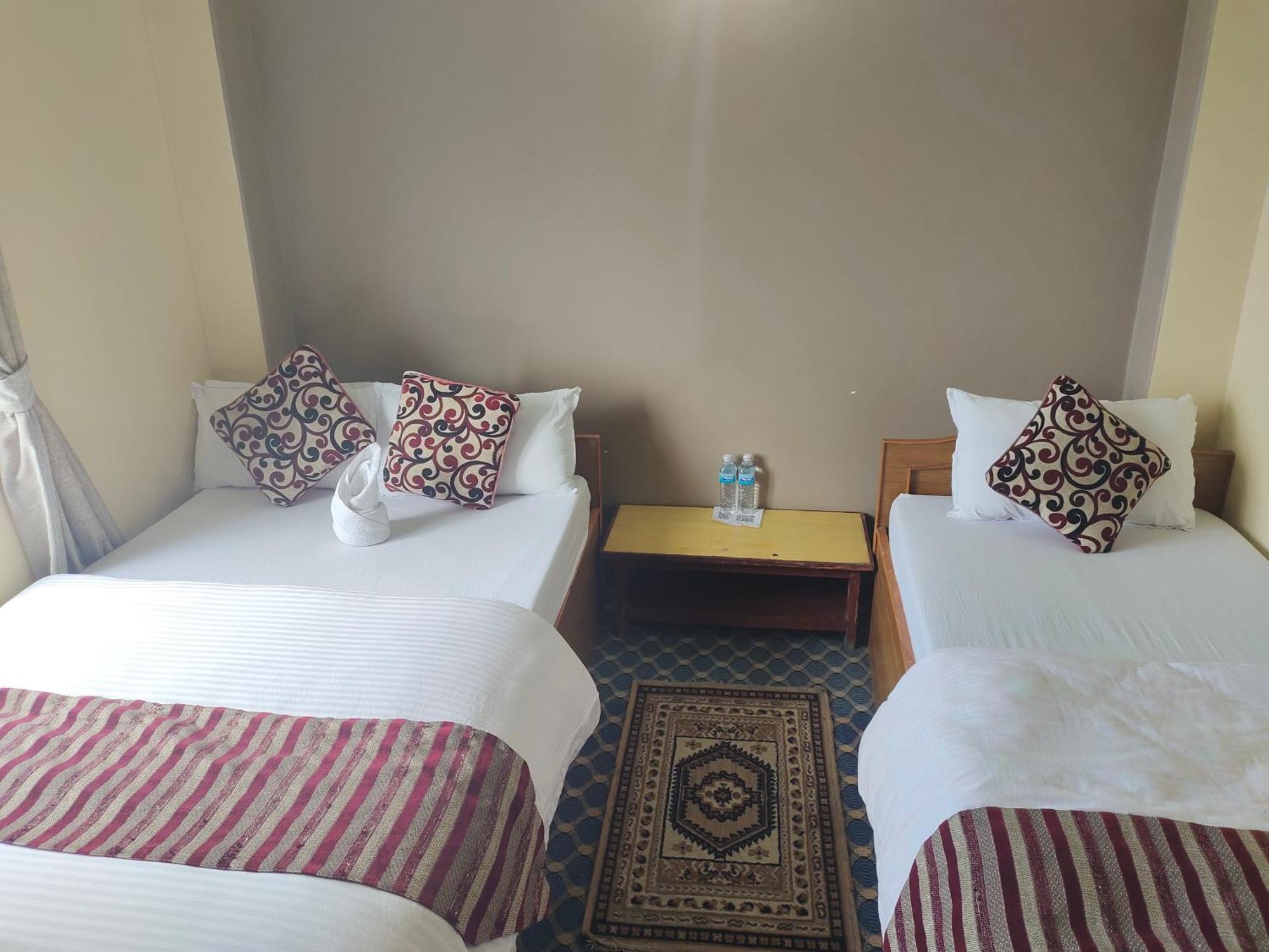 Hotel High Ground Inn Sarangkot ポカラ 部屋 写真