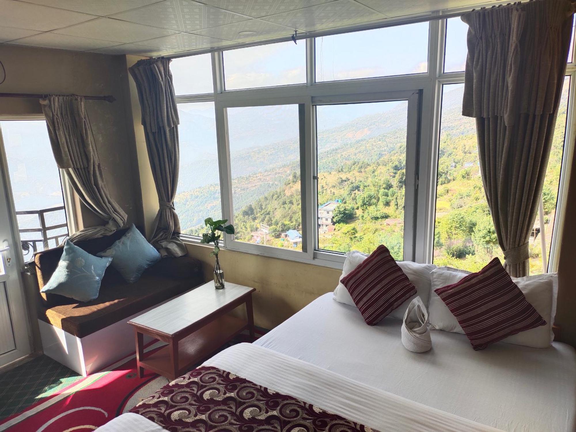 Hotel High Ground Inn Sarangkot ポカラ 部屋 写真